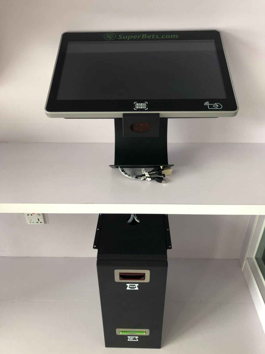 AIO-4 Betting Terminal